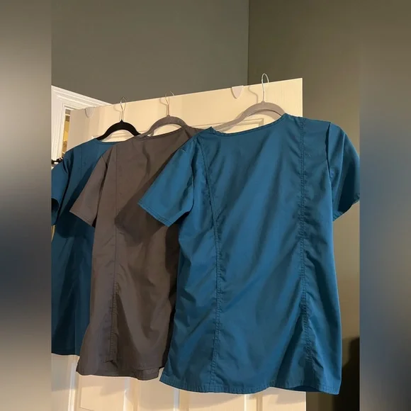 Cherokee Women's V-Neck Scrub Top - Teal and Gray - Picture 5 of 5